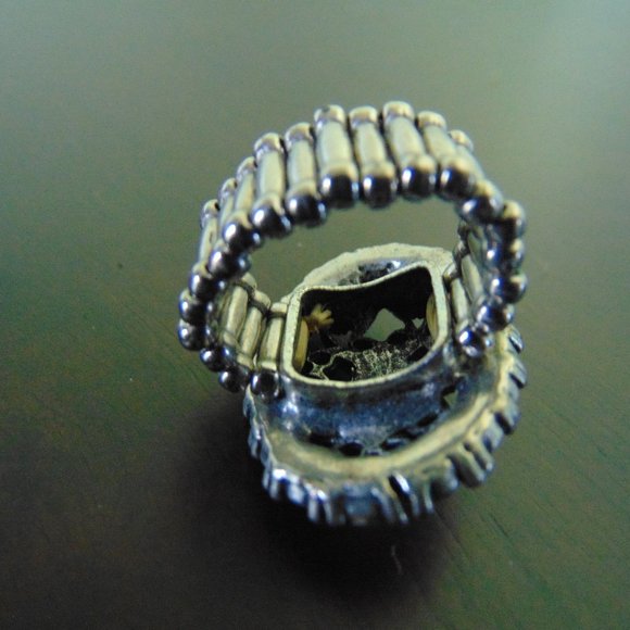 Costume Jewelry- oval ring with black Czech glass - Picture 6 of 12